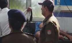 कांस्टेबल की आंख फोड़ने वाले बदमाशों से पुलिस की मुठभेड़- एक हुआ लंगड़ा कांस्टेबल की आंख फोड़ने वाले बदमाशों से पुलिस की मुठभेड़- एक हुआ लंगड़ा