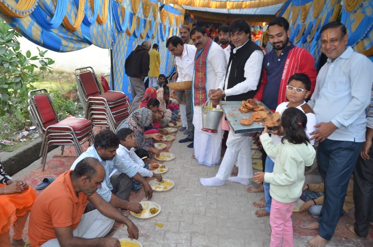 कथा का श्रवण करने के बाद भोग प्रसाद करना अमृत समान: मनीष चौधरी