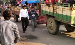 रुपयों का लालच पड़ा भारी- ट्रैक्टर में ले जा रहे थे सवारी- कर दिए सीज रुपयों का लालच पड़ा भारी- ट्रैक्टर में ले जा रहे थे सवारी- कर दिए सीज