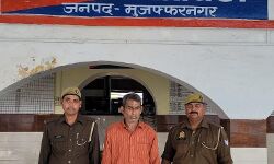 4 वर्षीय अबोध से दुष्कर्म का प्रयास-अधेड को रंगे हाथ पकड पुलिस को सौंपा 4 वर्षीय अबोध से दुष्कर्म का प्रयास-अधेड को रंगे हाथ पकड पुलिस को सौंपा