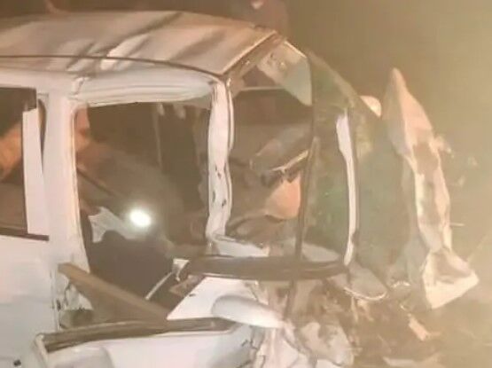 कैंटर से हुई भिड़ंत में कार सवार तीन दोस्तों की मौत- मचा कोहराम कैंटर से हुई भिड़ंत में कार सवार तीन दोस्तों की मौत- मचा कोहराम