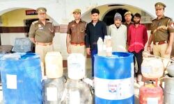 जंगल में चलता मिला शराब बनाने का कारखाना- 3 अरेस्ट जंगल में चलता मिला शराब बनाने का कारखाना- 3 अरेस्ट