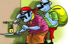 सांसद के निवास से की बदमाशों ने लाखो जेवरात की चोरी