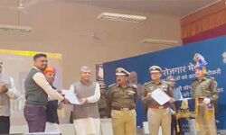 मोदी के नेतृत्व में राष्ट्र निर्माण एवं आर्थिक सुधार तेजी से: वैष्णव मोदी के नेतृत्व में राष्ट्र निर्माण एवं आर्थिक सुधार तेजी से: वैष्णव