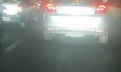 उड़ाये ट्रैफिक रूल्स के परखच्चे- कार मे ऐसे जानलेवा करतब कर बनाई रील उड़ाये ट्रैफिक रूल्स के परखच्चे- कार मे ऐसे जानलेवा करतब कर बनाई रील