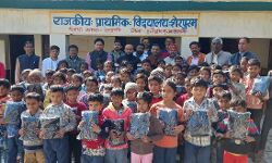 स्कूली बच्चों को गर्म कपड़े वितरित कर बोले मेयर-निस्वार्थ सेवा ही.. स्कूली बच्चों को गर्म कपड़े वितरित कर बोले मेयर-निस्वार्थ सेवा ही..