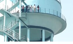 वोटर लिस्ट से काट दिया नाम तो चढ़े पानी की टंकी पर- दे रहे यह धमकी वोटर लिस्ट से काट दिया नाम तो चढ़े पानी की टंकी पर- दे रहे यह धमकी