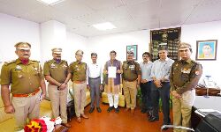 शक्ति व निष्ठा के प्रतीक ध्वज में पुलिस को गौरवमयी पहचान दिया है- साबत शक्ति व निष्ठा के प्रतीक ध्वज में पुलिस को गौरवमयी पहचान दिया है- साबत