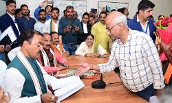 उपमुख्यमंत्री ने समस्याओं के निस्तारण का दिलाया विश्वास उपमुख्यमंत्री ने समस्याओं के निस्तारण का दिलाया विश्वास