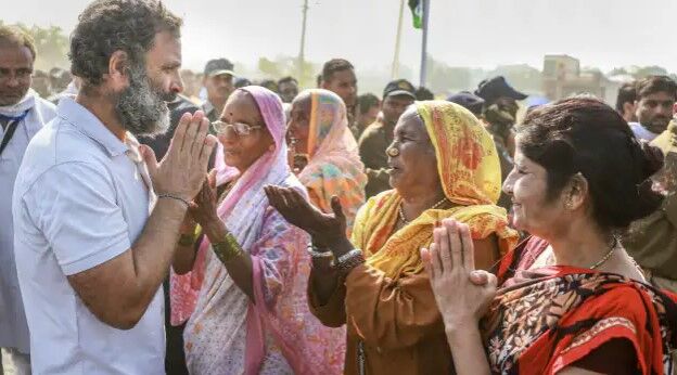 बुजुर्ग महिला ने राहुल को दिया जीत का मंत्र- बनेगी कांग्रेस की सरकार