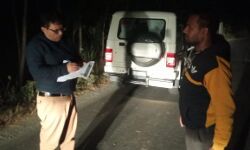 खनन तस्करो की धरपकड़ को एसडीएम का छापा- रेकी कर रही कार कब्जे में ली