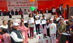 जनप्रतिनिधियों के साथ डीएम ने किया बाल क्रीड़ा प्रतियोगिता का शुभारंभ