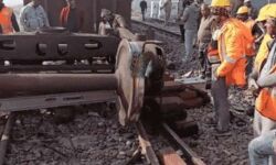 हुआ हादसा- ट्रैक से बेपटरी हो गई मालगाड़ी- पहिए बोगियों से अलग हुआ हादसा- ट्रैक से बेपटरी हो गई मालगाड़ी- पहिए बोगियों से अलग