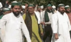 300 यूनिट मुफ्त बिजली के लिए जुटे किसान- कर रहे जोरदार प्रदर्शन 300 यूनिट मुफ्त बिजली के लिए जुटे किसान- कर रहे जोरदार प्रदर्शन