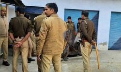 बीच बाजार दौड़ाकर दिनदहाड़े युवती की हत्या- सिर में लगी गोली बीच बाजार दौड़ाकर दिनदहाड़े युवती की हत्या- सिर में लगी गोली