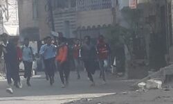 बीच सड़क पर वर्चस्व की जंग- छात्रों के गुटों में संघर्ष- कई के सिर फटे बीच सड़क पर वर्चस्व की जंग- छात्रों के गुटों में संघर्ष- कई के सिर फटे