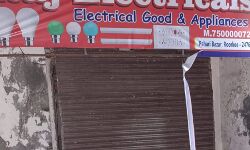 दुकान का मामला पकड़ रहा तूल- दोनों पक्षों को थाने ले गई पुलिस