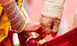 शादीशुदा युवक रचा रहा था दूसरी शादी- मौके पर पहुंची पुलिस ले आई थाने शादीशुदा युवक रचा रहा था दूसरी शादी- मौके पर पहुंची पुलिस ले आई थाने