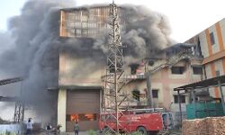 चीनी मिल में लगी भयंकर आग- छत से कूदने पर चीफ इंजीनियर की मौत चीनी मिल में लगी भयंकर आग- छत से कूदने पर चीफ इंजीनियर की मौत