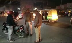 चौकी इंचार्ज ने चलाया सघन चेकिंग अभियान- वाहनों का किया चालान