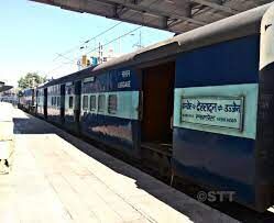 खतौली में फिर ट्रेन हादसा होने से बचा- उज्जैनी का बंपर क्षतिग्रस्त खतौली में फिर ट्रेन हादसा होने से बचा- उज्जैनी का बंपर क्षतिग्रस्त