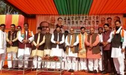 सपा का कुनबा बिखरा- जिला पंचायत सदस्य, प्रधान, बीडीसी हुए भाजपाई सपा का कुनबा बिखरा- जिला पंचायत सदस्य, प्रधान, बीडीसी हुए भाजपाई