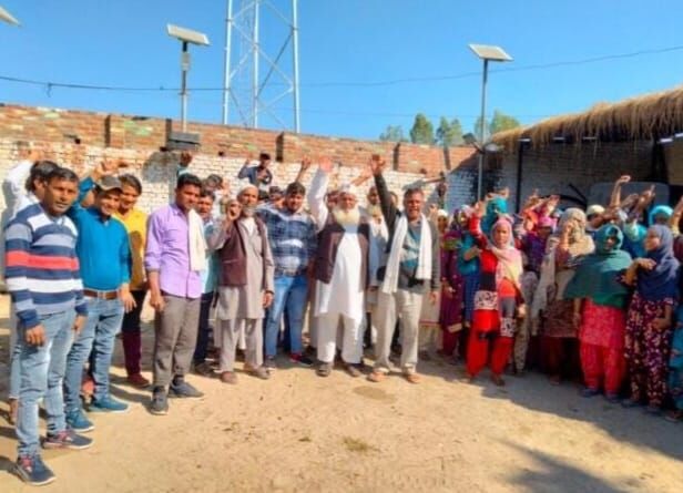 ग्रामीणों का आरोप- प्रशासनिक अधिकारी करें तुरंत कार्यवाही ग्रामीणों का आरोप- प्रशासनिक अधिकारी करें तुरंत कार्यवाही