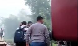 दो हिस्सों में बटी गंगा गोमती एक्सप्रेस- एक डिब्बे के साथ भागा इंजन