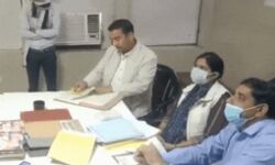 डीएम के जनता दर्शन में चिल्लाई महिला ने मांगा इंसाफ और खा लिया जहर डीएम के जनता दर्शन में चिल्लाई महिला ने मांगा इंसाफ और खा लिया जहर