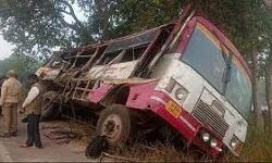 ट्रक के साथ हुई भिड़ंत में रोडवेज बस के उड़े परखच्चे- 6 की मौत