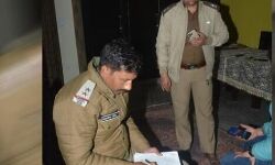 फायर झोंक रहे मनचलों से भिड़ीं छात्रा-सिखाया ऐसा सबक, सिर पर पांव फायर झोंक रहे मनचलों से भिड़ीं छात्रा-सिखाया ऐसा सबक, सिर पर पांव