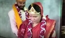 धर्म बदलकर मुस्लिम से हिंदू बनी दो लड़कियों ने मंदिर में लिए सात फेरे धर्म बदलकर मुस्लिम से हिंदू बनी दो लड़कियों ने मंदिर में लिए सात फेरे