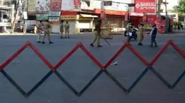 2 जनवरी तक लागू हुई कर्फ्यू जैसी पाबंदियां- 5 से अधिक लोगों पर रोक 2 जनवरी तक लागू हुई कर्फ्यू जैसी पाबंदियां- 5 से अधिक लोगों पर रोक
