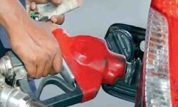 फिर पड़ी महंगाई की मार- बढ़ा दिए डीजल के दाम- इतनी हुई बढ़ोतरी फिर पड़ी महंगाई की मार- बढ़ा दिए डीजल के दाम- इतनी हुई बढ़ोतरी