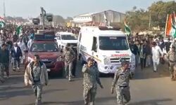 भारत जोड़ो यात्रा रोककर राहुल ने एंबुलेंस को दिया रास्ता- हो रही तारीफ