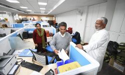 मंत्री के पहुंचने से कार्यालय में मचा हड़कम्प- इनके खिलाफ होगी कार्रवाई मंत्री के पहुंचने से कार्यालय में मचा हड़कम्प- इनके खिलाफ होगी कार्रवाई