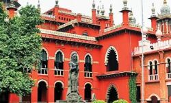 पवित्रता बनाए रखने को मंदिर परिसर में मोबाइल पर हाईकोर्ट की रोक