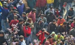 अतिक्रमण हटाओ अभियान के खिलाफ सड़क पर उतरे लोग- लगाया जाम अतिक्रमण हटाओ अभियान के खिलाफ सड़क पर उतरे लोग- लगाया जाम