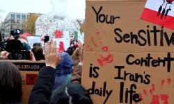 सैकड़ों मौतों के बाद झुकी सरकार- अब बदलेगा हिजाब कानून सैकड़ों मौतों के बाद झुकी सरकार- अब बदलेगा हिजाब कानून