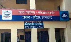 पूर्व सैन्यकर्मी के घर में घुसे चोरों ने पहले पी शराब फिर ले उड़े माल