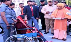 CM योगी ने इस जिले में जनता दरबार लगाकर सुनी फरियादें