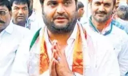 गुजरात में खुल सकता है समाजवादी पार्टी का खाता - जडेजा ने बनाई बढ़त