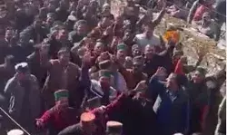 मतगणना स्थल की छत का हिस्सा गिरा-मचा हडकंप-काउंटिंग रुकी मतगणना स्थल की छत का हिस्सा गिरा-मचा हडकंप-काउंटिंग रुकी