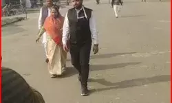 टूटी आस-करते रहो काउंटिंग हम तो चले घर- बीजेपी कैंडिडेट बाहर निकली टूटी आस-करते रहो काउंटिंग हम तो चले घर- बीजेपी कैंडिडेट बाहर निकली