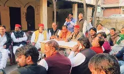 गठबंधन कैंडिडेटों की जीत से सपाइयों में खुशी के गोले- दफ्तर पर जश्न