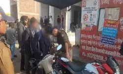 तेजी से बाइक दौड़ाकर साइलेंसर से फोड़ रहे थे पटाखे- कानून में फंसे तो.. तेजी से बाइक दौड़ाकर साइलेंसर से फोड़ रहे थे पटाखे- कानून में फंसे तो..