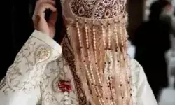 शादी करने जा रहे प्रेमी के घर पुलिस लेकर पहुंची प्रेमिका- किया हंगामा शादी करने जा रहे प्रेमी के घर पुलिस लेकर पहुंची प्रेमिका- किया हंगामा