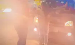 लड़कियों पर भी चढ़ा खुमार-कार की बोनट पर काटा केक-जमकर मटकाये कूल्हे लड़कियों पर भी चढ़ा खुमार-कार की बोनट पर काटा केक-जमकर मटकाये कूल्हे