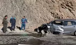 हाईवे पर तेज रफ्तार कार पहाड़ी से टकराई-चली गई एक व्यक्ति की जान हाईवे पर तेज रफ्तार कार पहाड़ी से टकराई-चली गई एक व्यक्ति की जान