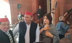 डिंपल यादव ने ली सांसद की शपथ- लोकसभा अध्यक्ष ने दिलाई शपथ डिंपल यादव ने ली सांसद की शपथ- लोकसभा अध्यक्ष ने दिलाई शपथ